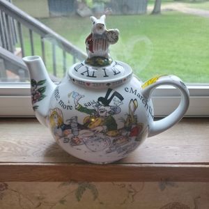 Alice in Wonderland Cafe Teapot
